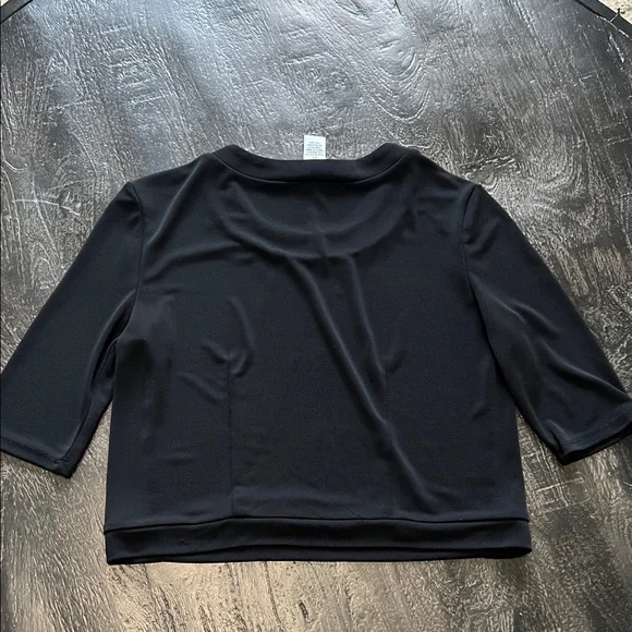 Carmen Marc Valvo White and Gray Fitted Crop T-Shirt - Picture 3 of 3